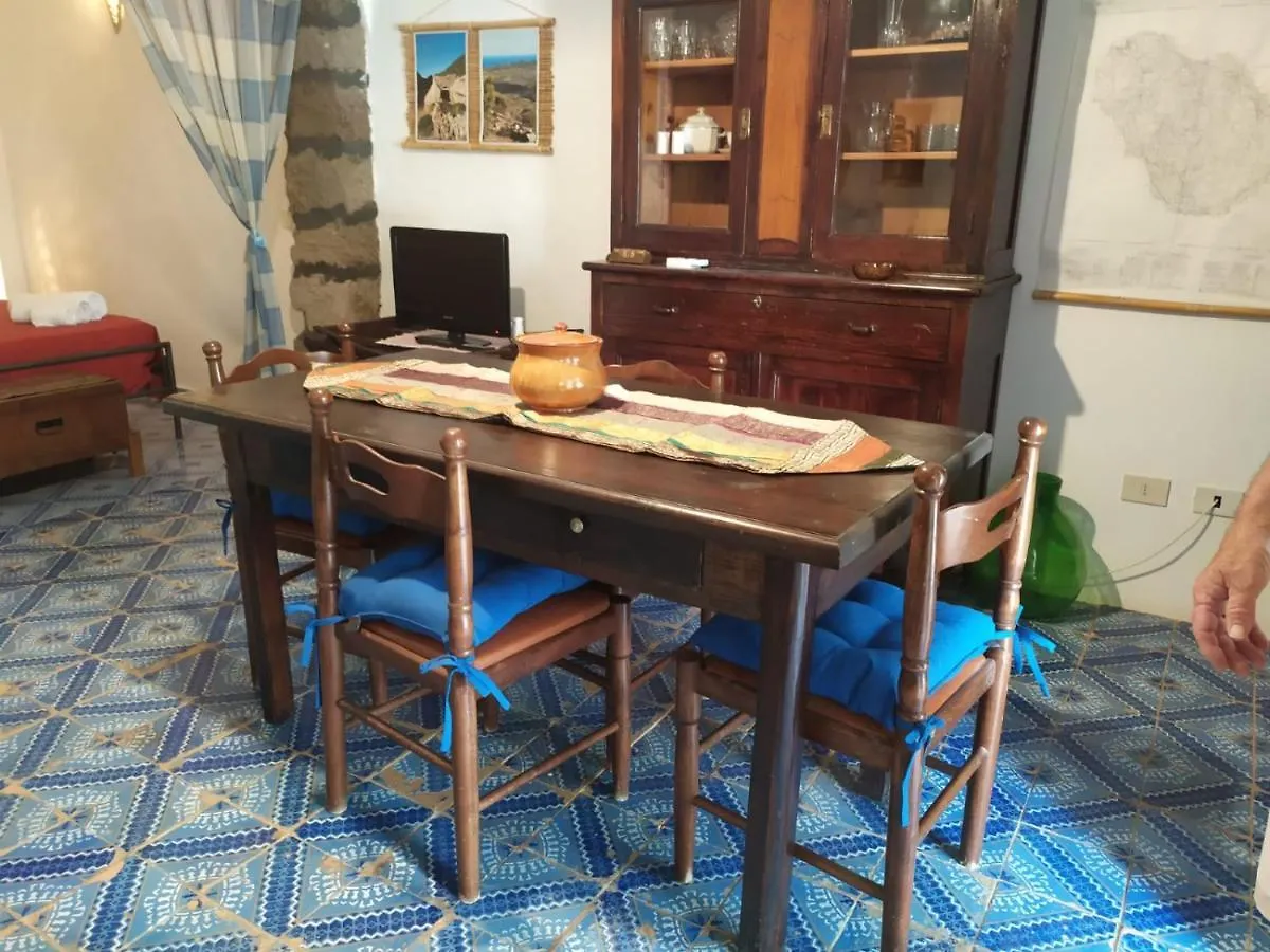 度假居 Scauri I Dammusi Di Sottokuddia别墅